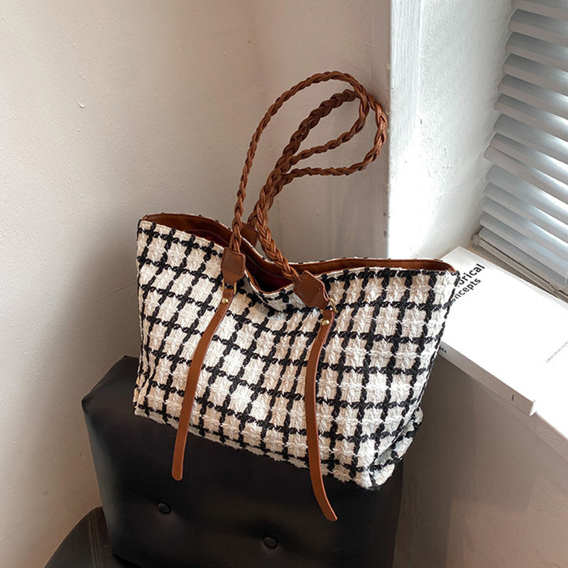 Step out in Style with Our Chic Plaid Woven Women's Carry-All Bag: The Perfect Fashionable Purse