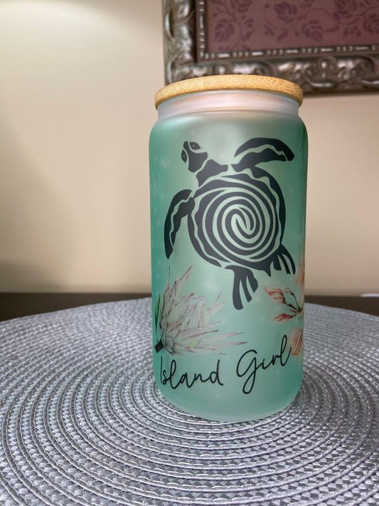 Island Girl Libbey style 16 oz frosted drink cup with a bamboo lid and straw